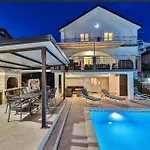 Urban * Traù